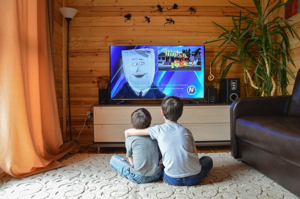 Niños hallan en tv cura del encierro